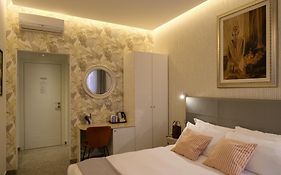 Monza City Rooms & Studios